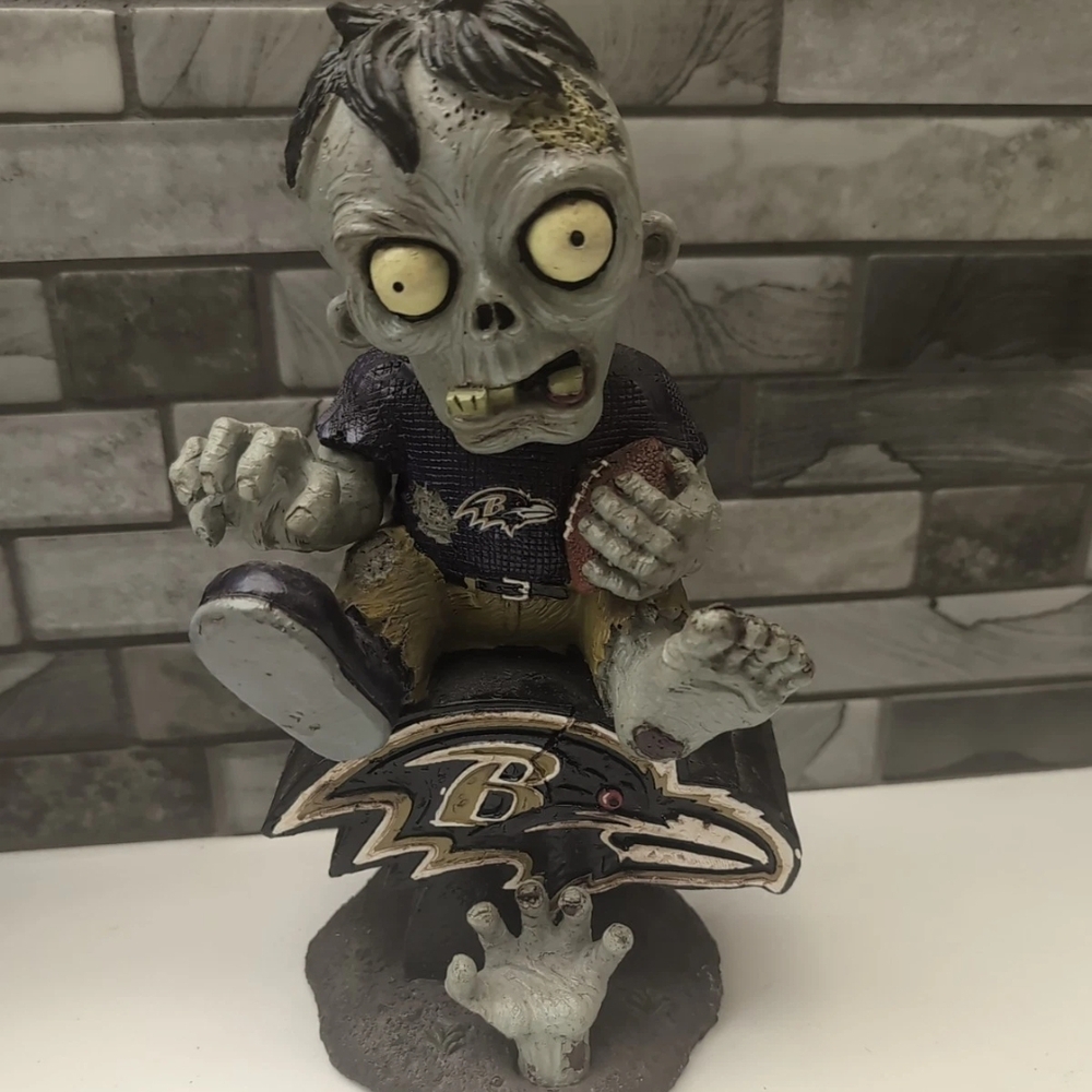 Forever Collectibles Baltimore Ravens Zombie On Logo Figurine.